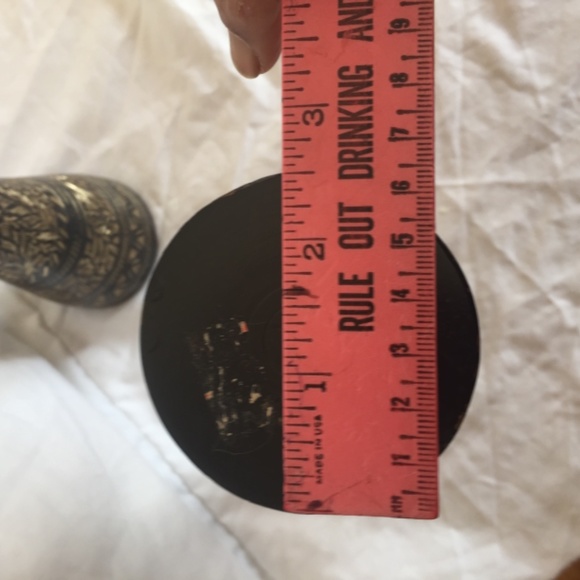 Brand new set of 2 vintage hand etched vase - Picture 3 of 6